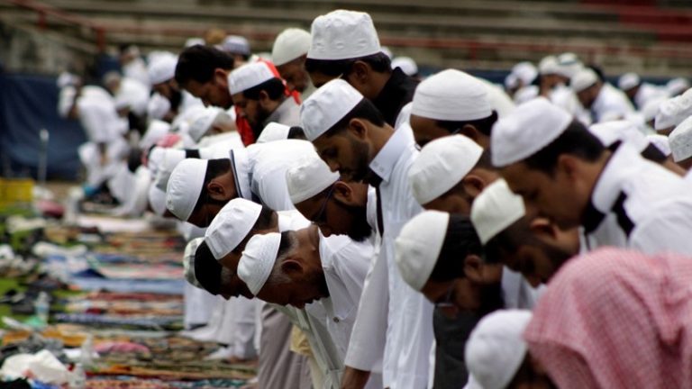 मस्जिदों में जाने से नहीं रोका तो… इकट्ठा होकर नमाज पढ़ने से पहले फतेहपुरी मस्जिद के इमाम की सुन लें