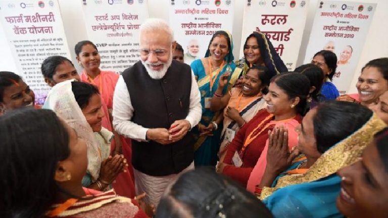 महिलाओं के लिए अपने सोशल मीडिया हैंडल्स छोड़ रहे हैं PM मोदी: खुल गया राज़