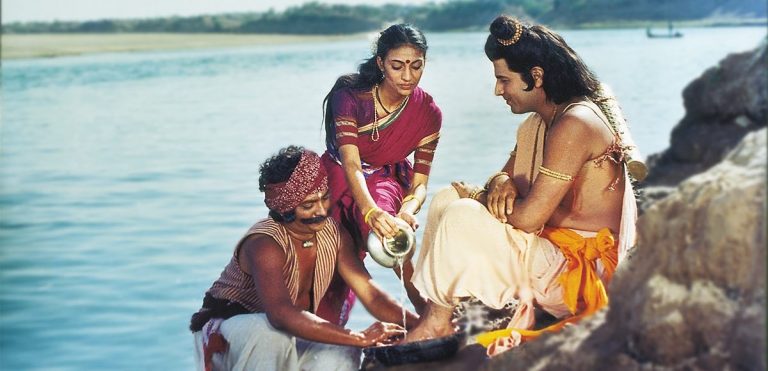 लिबरल ब्रीड को रामायण-महाभारत में दिख रहा हिंदुत्व और गुंडागर्दी, हिन्दूघृणा की उलटी में नहा रहे