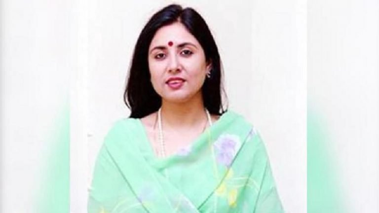 कॉन्ग्रेस सांसदों ने BJP की संगीता सिंह की बाँह मरोड़ी, छाती पर कोहनी से किया वार: स्मृति ईरानी ने बचाया