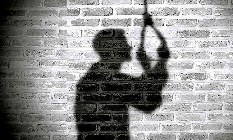 कोरोना के शक में परिवार के नाम चिट्ठी लिखकर खुद को लगाई फाँसी, पोस्टमॉर्टम में निकला निगेटिव