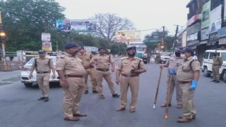 लॉकडाउन के बाद भी देहरादून की मस्जिद में जमा हुए नमाजी, पुलिस को देखते ही हुए फरार