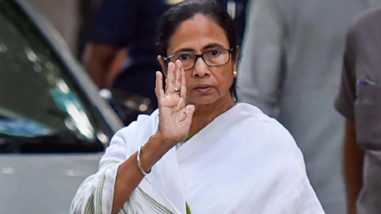 पश्चिम बंगाल में रह रहे सभी बांग्लादेशी यहाँ के नागरिक, कागज़ दिखाने की ज़रूरत नहीं: CM ममता का ऐलान