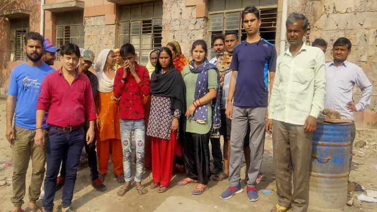 ‘उनके’ डर से बच्चों के साथ घर में दुबके रहते हैं, रात भर नींद नहीं आती: महिलाओं ने सुनाया अपना दर्द – ग्राउंड रिपोर्ट