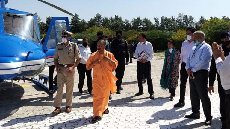 योगी ने किया गौतम बुद्ध नगर के डीएम का तबादला, शुरू की विभागीय जाँच, कोरोना संबंधी तैयारियों में पाई थी चूक