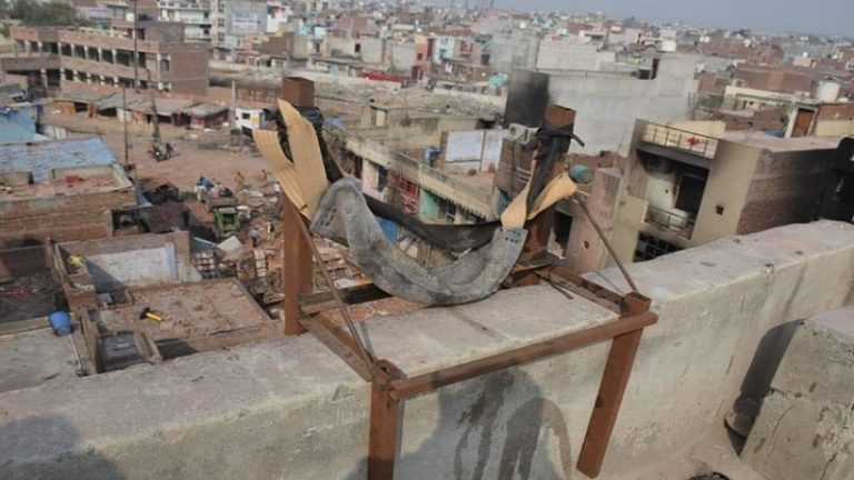गोली से ज्यादा घातक गुलेल: मैक्सिमम तबाही के लिए हर 10-15 घरों के बाद एक छत पर लगा था यह हथियार
