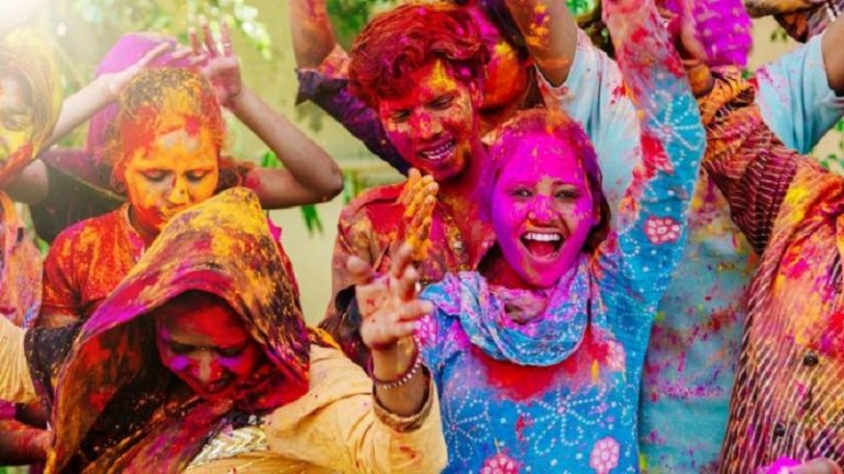 महिलाओं के साथ ‘छेड़छाड़’ के लिए होली है: लेफ्ट लिबरल और इस्लामिक गैंग प्रोपेगेंडा के साथ लौटा