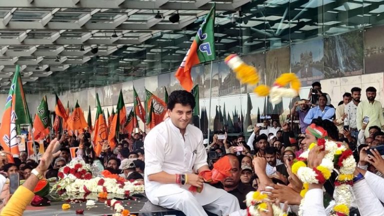 सिंधिया ने राज्यसभा के लिए दाखिल किया पर्चा: समर्थक MLA स्पीकर से मिलेंगे, होगी विडियोग्राफी