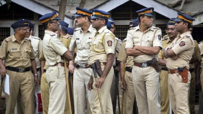 केरल: कोरोना पर जागरूकता फैलाने जा रहे स्वास्थ्यकर्मियों की मदद करने पर स्थानीय लोगों ने पुलिस को पीटा, 4 जख्मी
