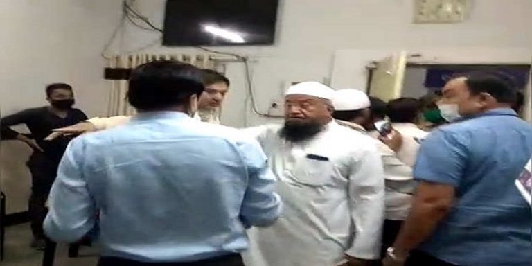 मालेगाँव में MLA मौलाना मुफ़्ती इस्माइल और उसके गुंडों ने डॉक्टर को पीटा, हॉस्पिटल स्टाफ धरने पर