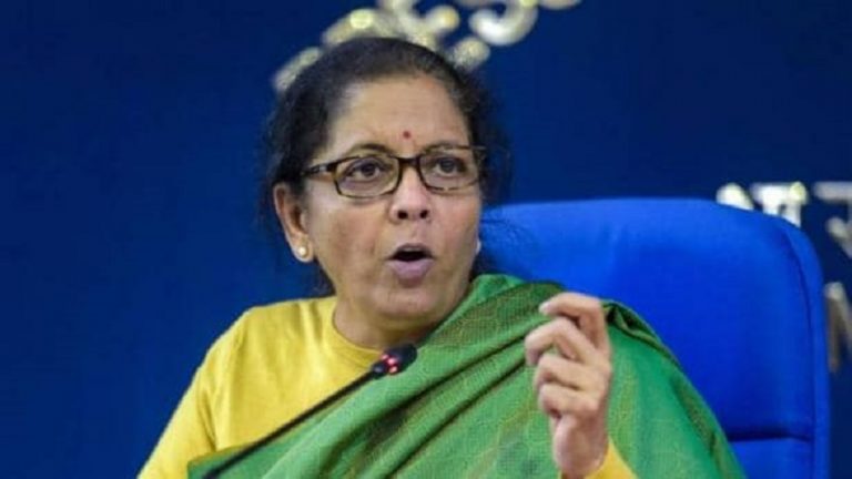 Yes Bank संकट पर बोलीं वित्त मंत्री- किसी को घबराने की जरूरत नहीं, सभी ग्राहकों का पैसा पूरी तरह सुरक्षित