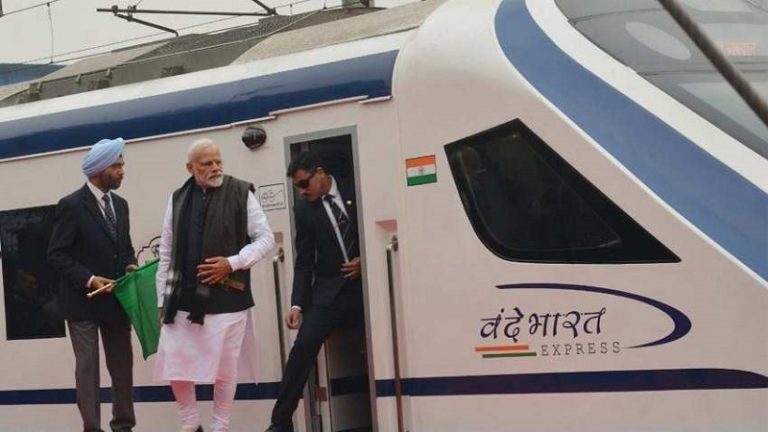 न्यू रेलवे, नई रफ्तार: सुरक्षा, तकनीक और सुविधा से मोदी सरकार ने किया कॉन्ग्रेस जमाने के खस्ताहाल रेलवे का कायाकल्प