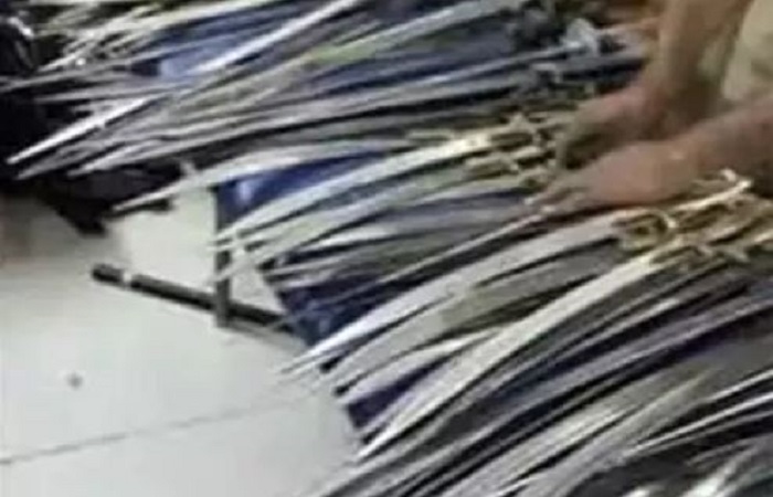 100 तलवारों सहित शोएब, इम्तियाज, कादर, याकूब गिरफ्तार: पुलिस को दिखाया फर्जी रसीद, 9 दिन की हिरासत