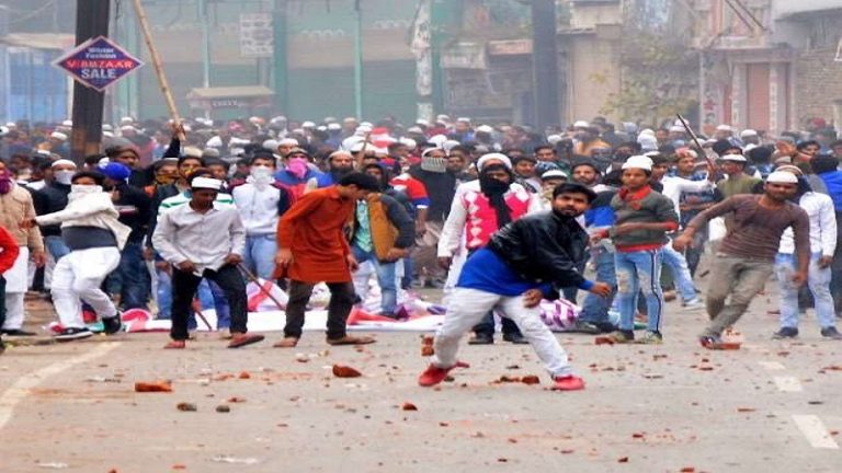 27 दंगाइयों पर गैंगस्टर एक्ट, सरगना मोहम्मद ताहिर भी शामिल:  जुमे की नमाज के बाद लखनऊ में हुई थी हिंसा