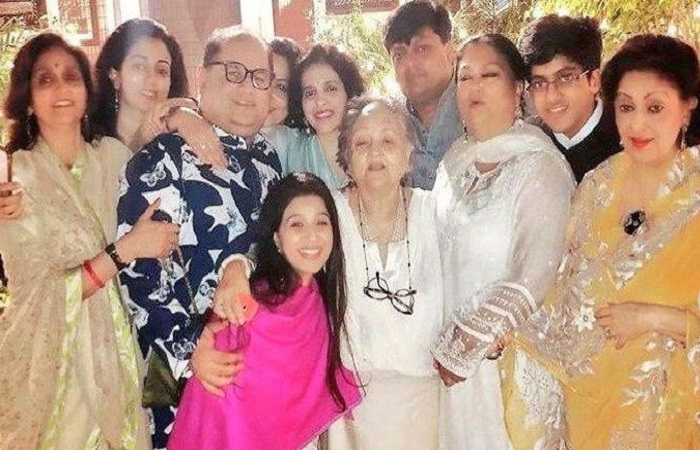 कोरोना पॉजिटिव कनिका कपूर के साथ पार्टी में मौजूद थीं वसुंधरा राजे और बेटे दुष्यंत, ट्वीट कर दी-आइसोलेट होने की जानकारी