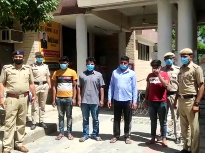 हरियाणा, 4 गिरफ्तार, आशा वर्कर और पुलिसकर्मी