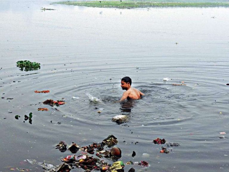 लॉकडाउन में हरियाणा में फँसे 12 मजदूर यमुना तैरकर पहुँचे UP, पुलिस ने किया क़्वारंटाइन