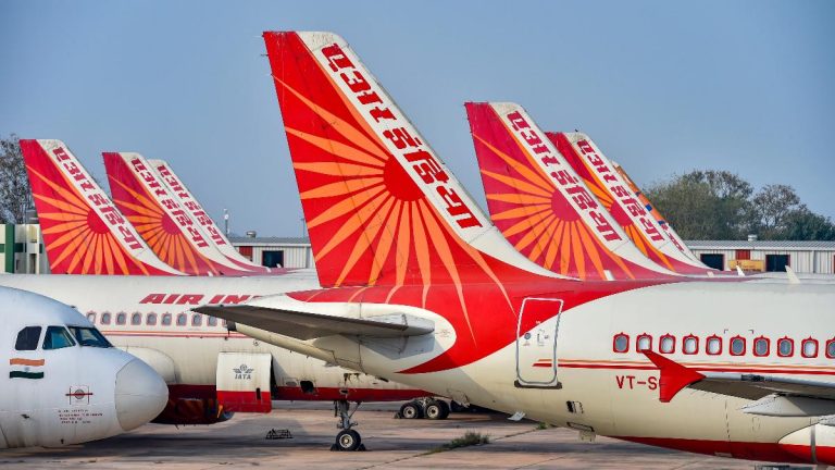 Air India ने टिकट बुकिंग 30 अप्रैल तक रोकी, सोशल मीडिया पर लोगों ने पूछा- लॉकडाउन बढ़ेगा क्या?