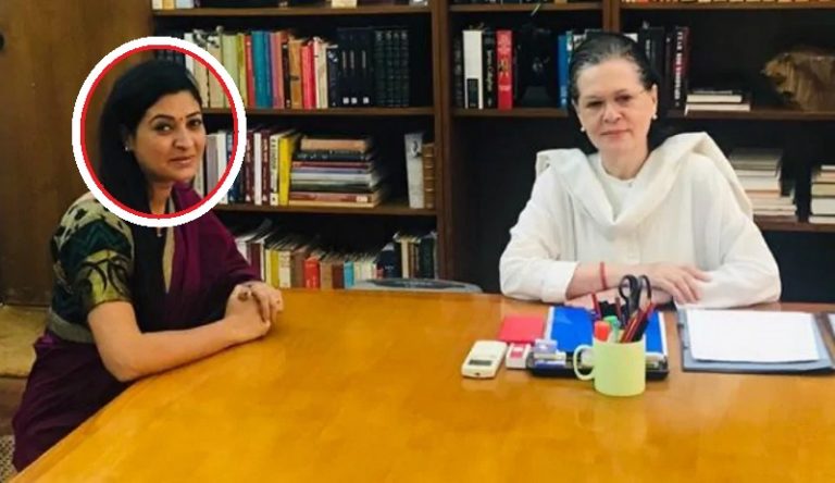 कॉन्ग्रेस की वो महिला नेता, जिसने अर्नब गोस्वामी पर हमले के तुरंत बाद लिखा – ‘युवा कॉन्ग्रेस जिंदाबाद’