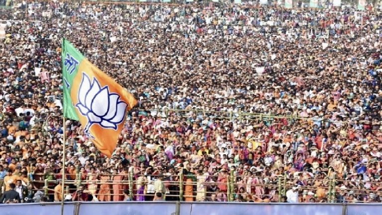 जब देशहित के लिए अपनी पहचान खो कर BJP का हुआ निर्माण: सावरकर से लेकर अटल-आडवाणी तक का इतिहास