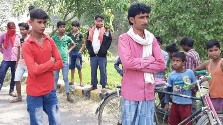 गोमाँस के साथ धरे गए करीमुल्लाह और फैजल आलम: देर से पहुँची पुलिस, ग्रामीणों ने जताया आक्रोश