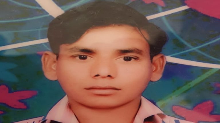 गाँव को सैनिटाइज कर रहे युवक को सैनिटाइजर पिलाकर मार डाला: 5 लोगों के ख़िलाफ़ मामला दर्ज
