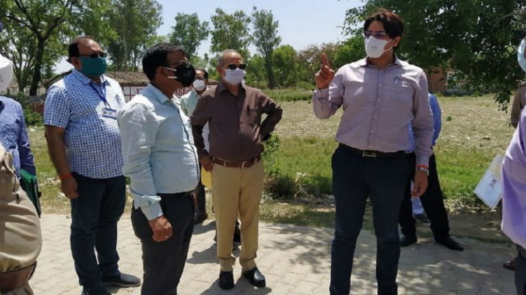 मस्जिद वाले इलाक़े में पुलिस पर पथराव: कोरोना हॉटस्पॉट सील करने पहुँचे मजिस्ट्रेट और दरोगा को लगी चोट