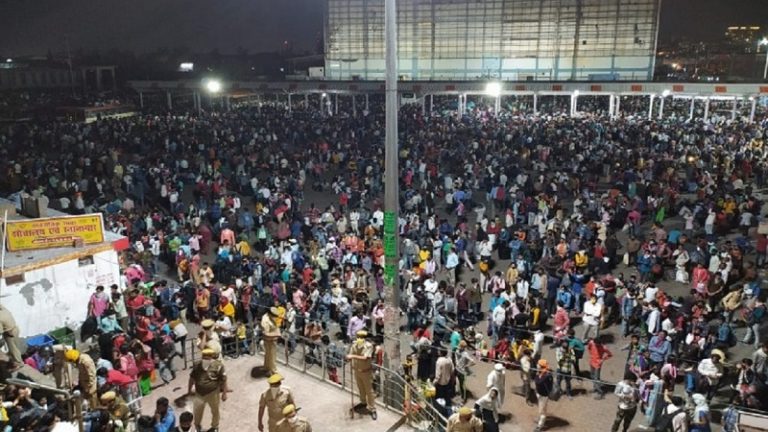 जिंदगी की जद्दोजहद में जोखिम को न्योता: बिहार-UP के बेबस प्रवासियों की कहानी