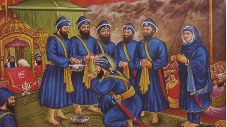 गुरु गोविन्द सिंह की वो सभा, जिसमें उन्होंने अपने ही 5 लोगों के शीश माँगे: खालसा और ‘पंज प्यारे’ का इतिहास