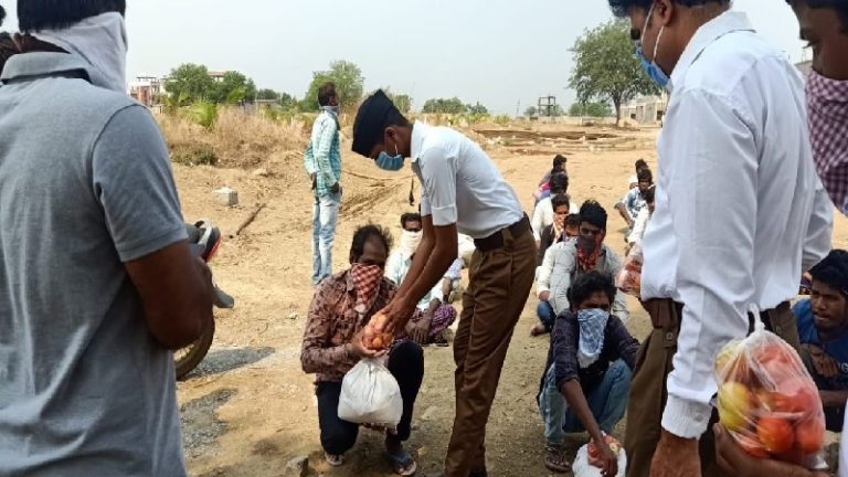 3.10 करोड़ को भोजन, 28 लाख परिवारों को कच्चा राशन, 26 लाख को मास्क: RSS चीन और Pak सीमा पर भी कर रहा मदद
