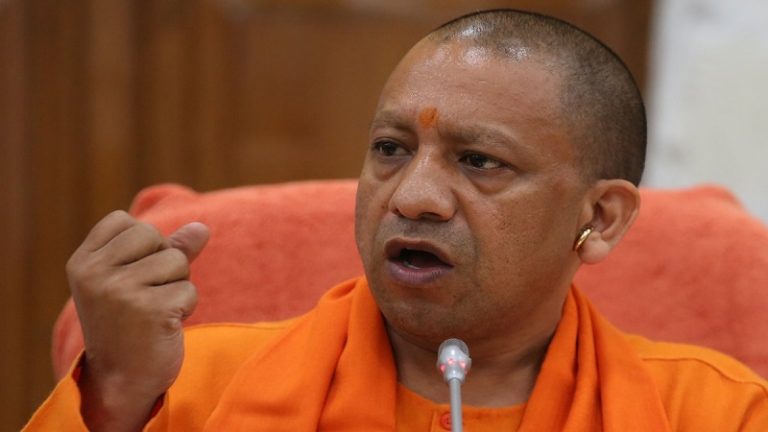 बुलंदशहर में साधुओं की हत्या पर शिवसेना की राजनीति, योगी बोले – महाराष्ट्र संभालें, UP की चिंता न करें