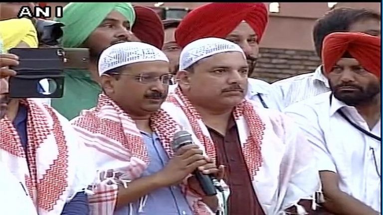 केजरीवाल पर हमलावर हुए कट्टरपंथी, दिल्ली में कोरोना के बढ़ते मामलों के लिए ठहराया था तबलीगी जमात को जिम्मेदार