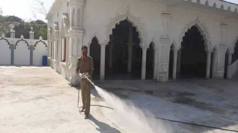 6 जिले 66 मौलाना: मस्जिदों को सैनिटाइज तो मौलवियों को क्वारंटाइन कर रहा बिहार