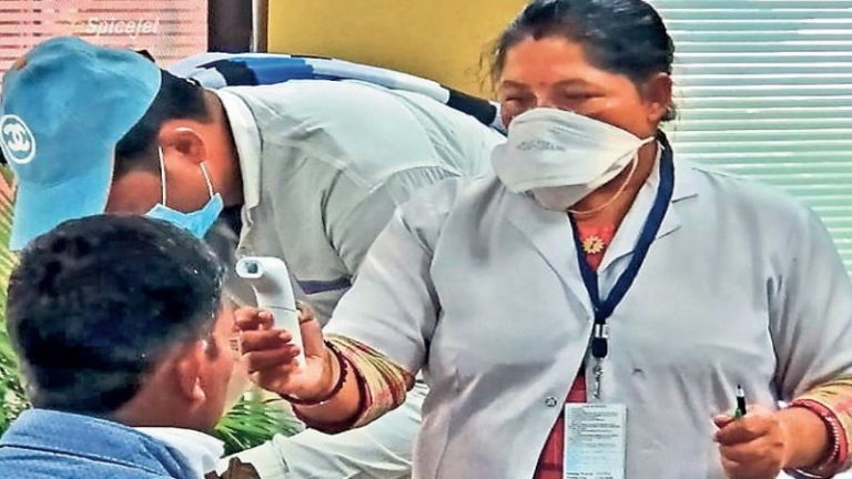 नवगछिया का 25 मुस्लिम परिवार, 250 लोग: स्क्रीनिंग से इनकार, कागज फाड़े-बदसलूकी की