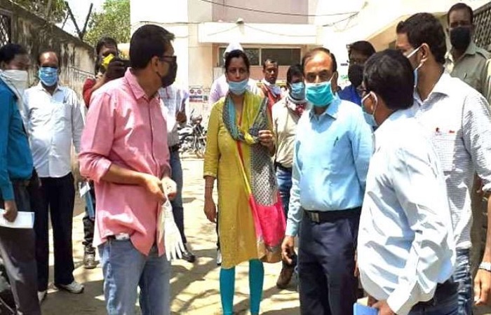 जिस इलाके में मोहम्मद असलम ने सफाईकर्मी को मारा था, वहाँ के लोग अब इंफोर्समेंट टीम पर थूक रहे, FIR दर्ज करने का आदेश