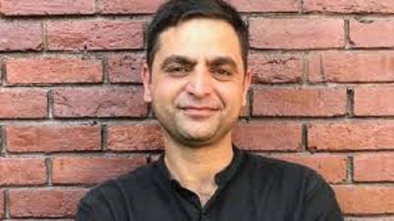 कश्मीर: सोशल मीडिया के जरिए आतंकवाद का महिमामंडन, पत्रकार गौहर गिलानी पर UAPA के तहत मामला दर्ज