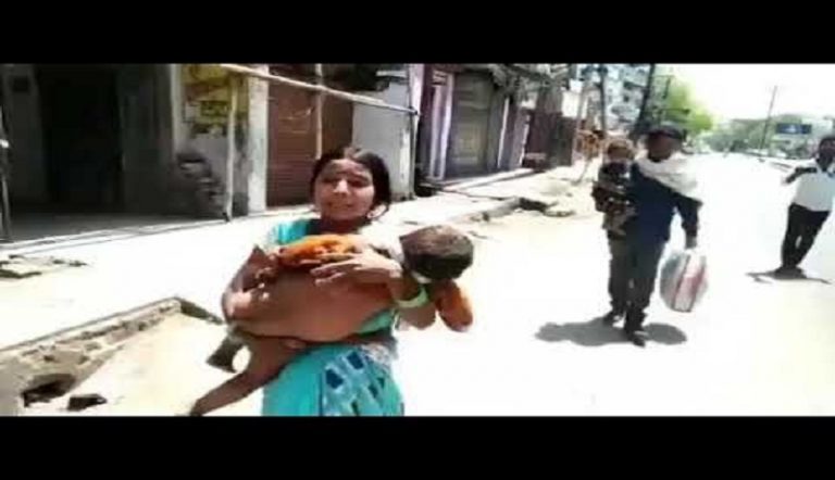 3 साल के रिशू को न इलाज मिला न एंबुलेंस, नेशनल हाईवे पर माँ की गोद में तोड़ दिया दम