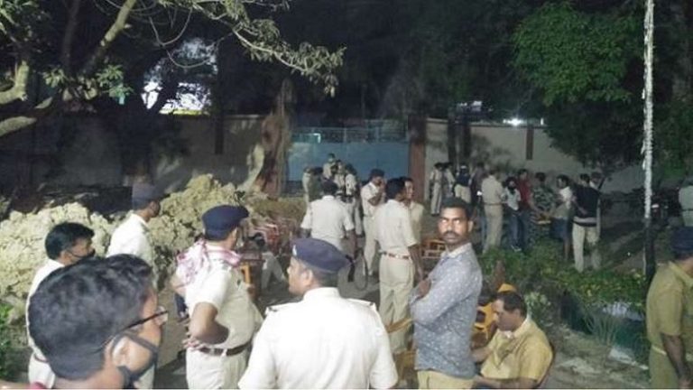 बिहार के मधुबनी की मस्जिद में थे जमाती! सामूहिक नमाज रोकने पहुँची पुलिस टीम पर हमला