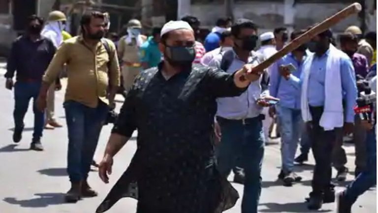 मेरठ में पुलिस पर पथराव करने वाला निकला कोरोना पॉजीटिव, संपर्क में आने वाले 5 पुलिसकर्मियों को किया गया क्वारंंटाइन
