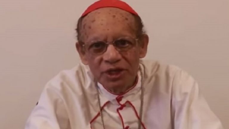 कार्डिनल ने की पादरियों से अपील, कोरोना से मरने वाले ईसाइयों को दफ़नाएँ नहीं जलाएँ