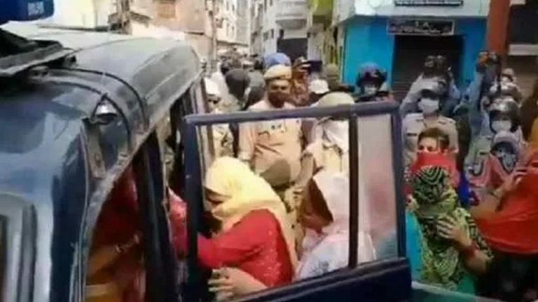 मुरादाबाद: डॉक्टरों और पुलिसकर्मियों पर हमला करने वाले चार आरोपितों सहित पाँच निकले कोरोना पॉजिटिव, प्रशासन में मचा हड़कंप