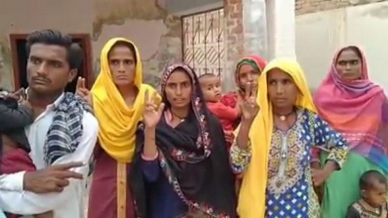 पाकिस्तान: सांसद के भाई ने हिंदू नाबालिग बहनों को किया अगवा, धर्मांतरण कर निकाह कराए जाने का डर