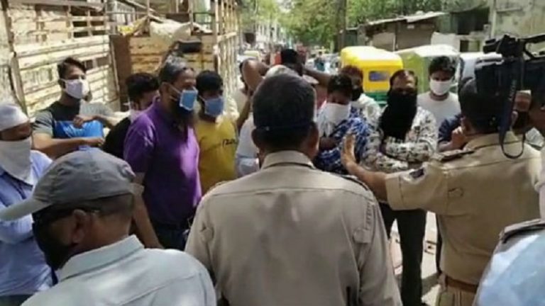 कोरोना मरीज को लाने गई मेडिकल टीम पर कुर्बान चौक के पास ईंट-पत्थरों से हमला, बैरंग लौटे DC-SP