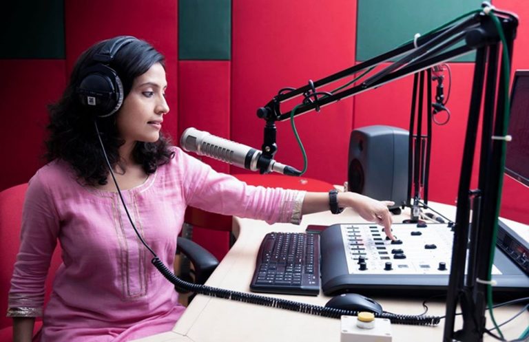 तबलीगी जमात के ख़िलाफ़ मत बोलो, टीवी पर आ रही सब न्यूज फेक है: रेडियो मिर्ची RJ सायमा ने किया मरकज के ‘मानव बम’ का बचाव