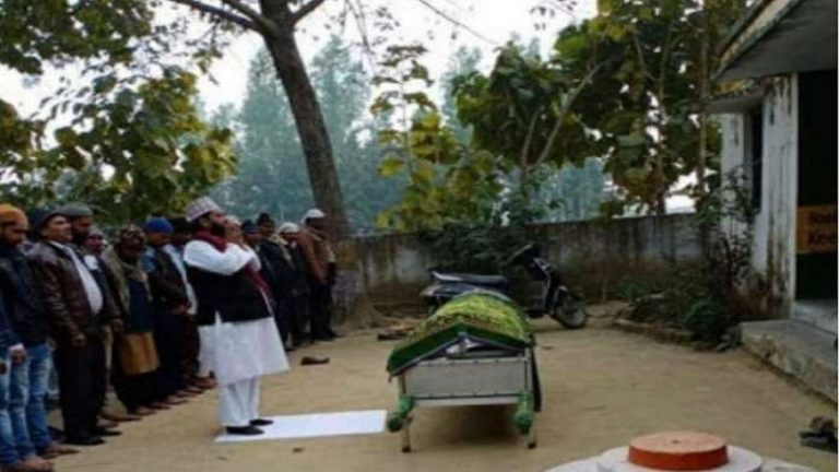 मध्य प्रदेश: कोरोना संक्रमित शाहिदा बी की बहन की भी मौत के बाद जनाजे में शामिल हुए दर्जनों लोग दहशत में