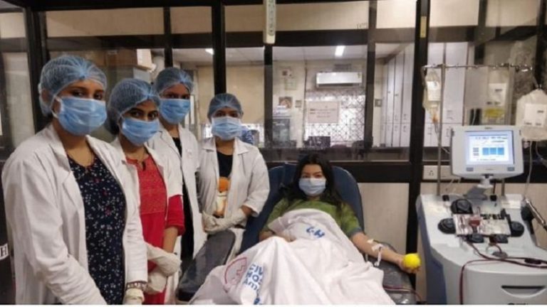 अहमदाबाद: 23 वर्षीय स्मृति ठक्कर ने कोरोना को मात देने के बाद किया ब्लड प्लाज्मा दान करने का फैसला