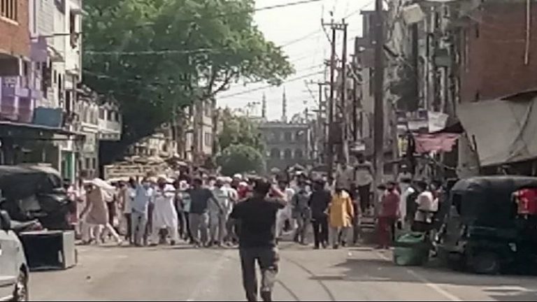बंजारन मस्जिद, मौलानाओं के ले जाती पुलिस और सैकड़ों की भीड़ का 5 घंटे तक बवाल: डर के साए में हल्‍द्वानी