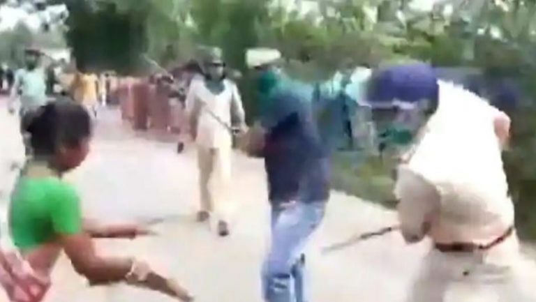 बंगाल: राशन वितरण में भेदभाव पर बवाल, विरोध कर रहे लोगों को पुलिस ने दौड़ा-दौड़ाकर पीटा