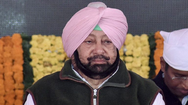 पंजाब: शराब ठेकों की नीलामी पर बॅंटे कॉन्ग्रेसी मंत्री, मीटिंग में हंगामा, बैठक छोड़ निकल गए वित्त मंत्री