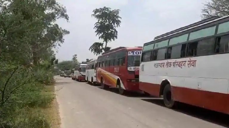 बस ड्राइवरों ने कॉन्ग्रेस का खोला पोल, खराब खाने को लेकर जम कर की नारेबाजी: अब तक 297 गाड़ियों में गड़बड़ी